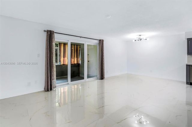 22 Canterbury Ln 22, Tamarac, FL 33319
