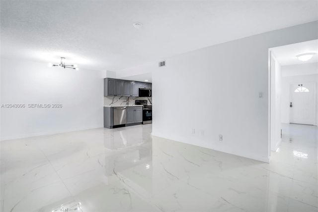 22 Canterbury Ln 22, Tamarac, FL 33319
