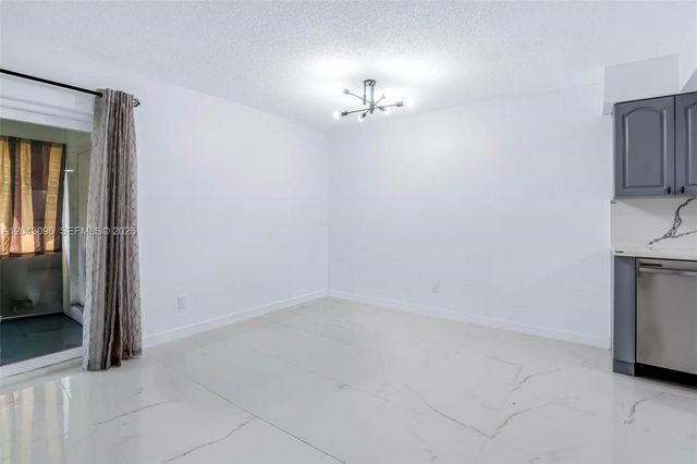 22 Canterbury Ln 22, Tamarac, FL 33319