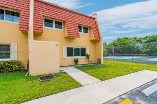 22 Canterbury Ln 22, Tamarac, FL 33319