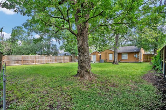 6625 Sivley Street, Houston, TX 77055