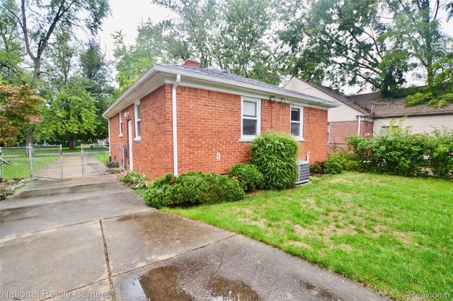16566 Centralia Drive, Redford Charter Township, MI 48240