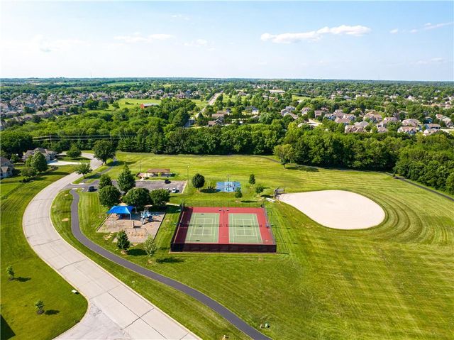 472 N Winnebago Drive, Lake Winnebago, MO 64034