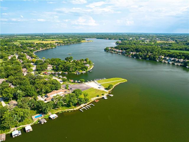 472 N Winnebago Drive, Lake Winnebago, MO 64034