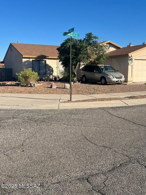 5035 S Bloomfield Drive, Tucson, AZ 85745