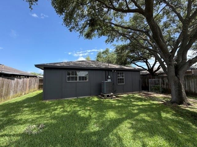 2613 7th Avenue N, Texas City, TX 77590
