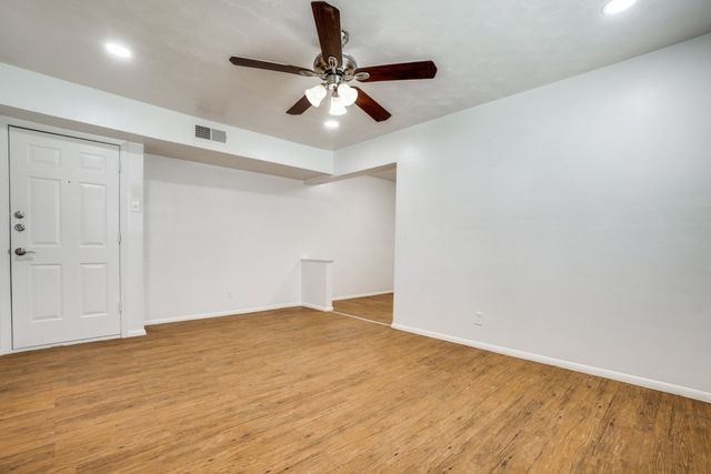 5921 Gaston Avenue L, Dallas, TX 75214