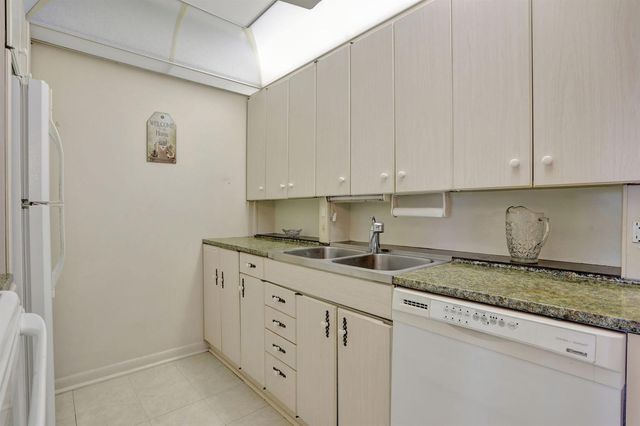432 Grantham B, Deerfield Beach, FL 33442