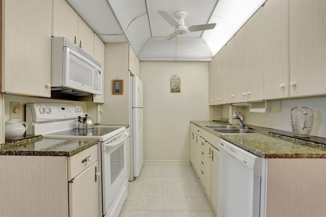 432 Grantham B, Deerfield Beach, FL 33442