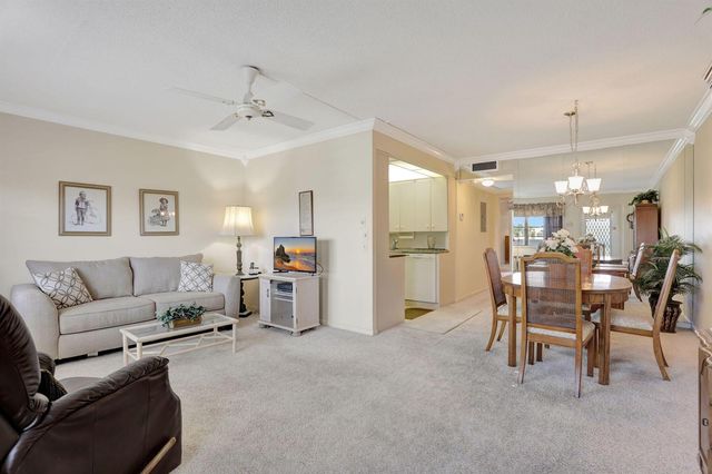 432 Grantham B, Deerfield Beach, FL 33442