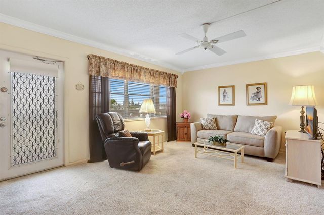 432 Grantham B, Deerfield Beach, FL 33442