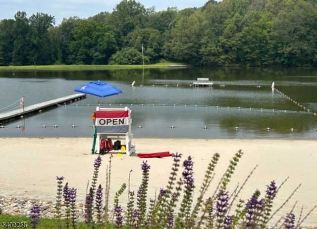 1 Stonewall Dr, Vernon Twp., NJ 07419