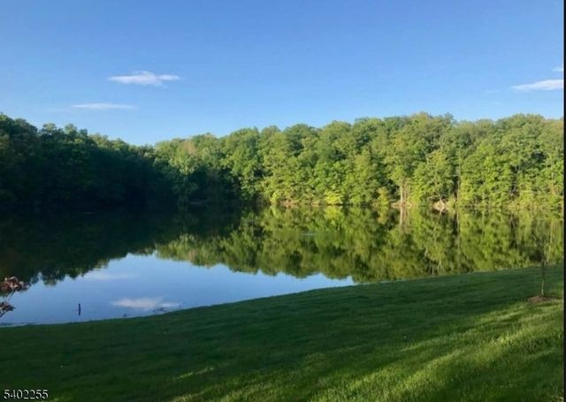 1 Stonewall Dr, Vernon Twp., NJ 07419