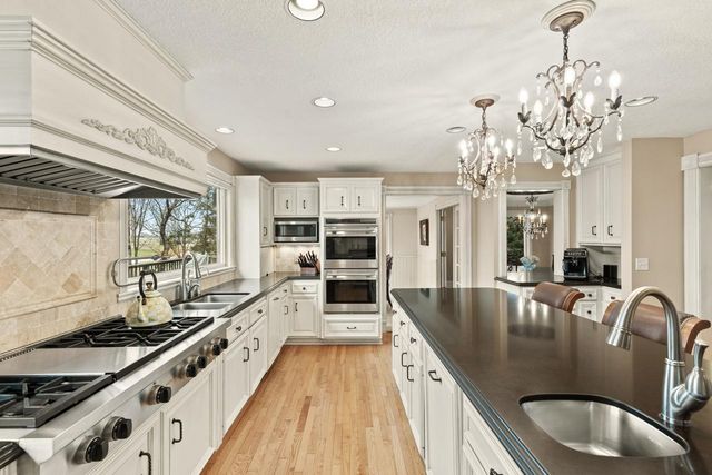 2890 Autumn Woods Drive, Chaska, MN 55318