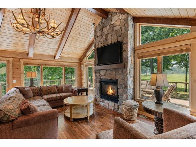 2890 Autumn Woods Drive, Chaska, MN 55318