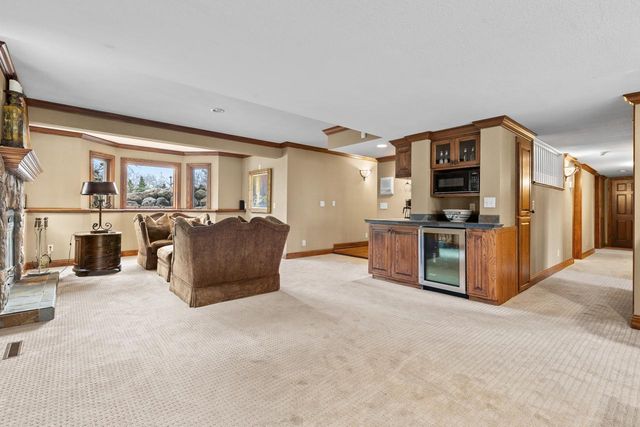 2890 Autumn Woods Drive, Chaska, MN 55318