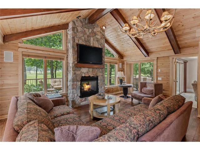 2890 Autumn Woods Drive, Chaska, MN 55318