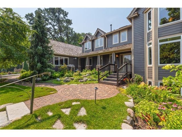 2890 Autumn Woods Drive, Chaska, MN 55318