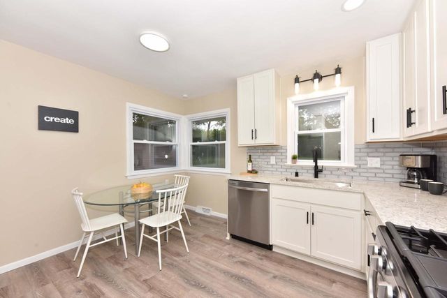 3675 S Taylor COURT, Milwaukee, WI 53207