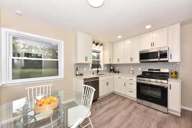 3675 S Taylor COURT, Milwaukee, WI 53207