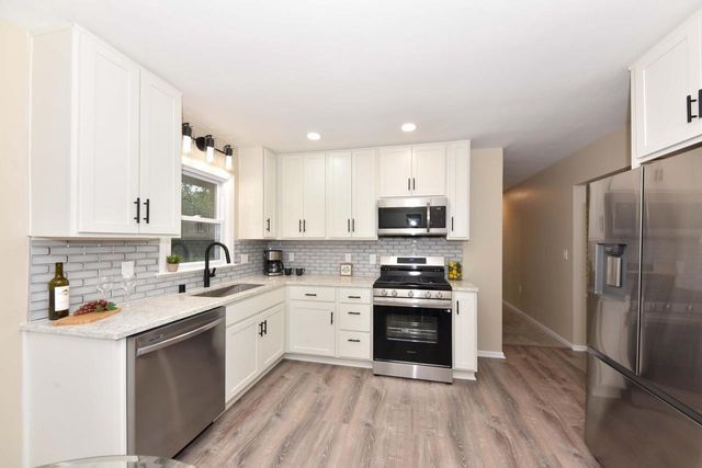 3675 S Taylor COURT, Milwaukee, WI 53207