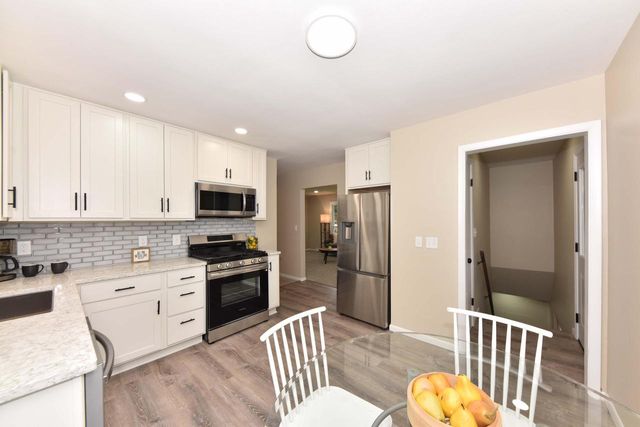 3675 S Taylor COURT, Milwaukee, WI 53207
