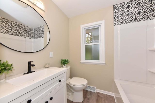 3675 S Taylor COURT, Milwaukee, WI 53207