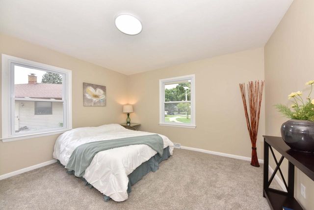 3675 S Taylor COURT, Milwaukee, WI 53207