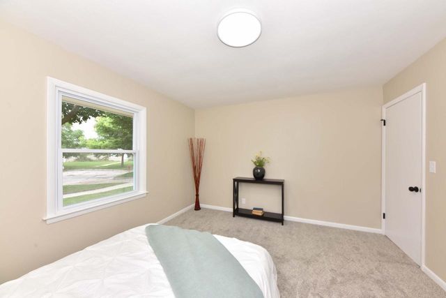 3675 S Taylor COURT, Milwaukee, WI 53207