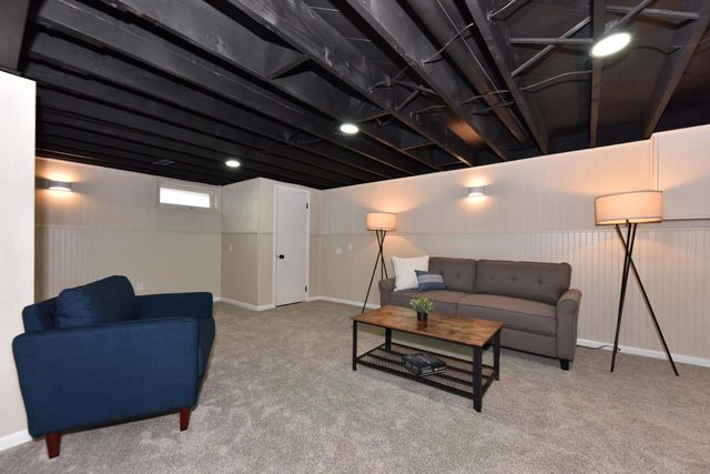 3675 S Taylor COURT, Milwaukee, WI 53207