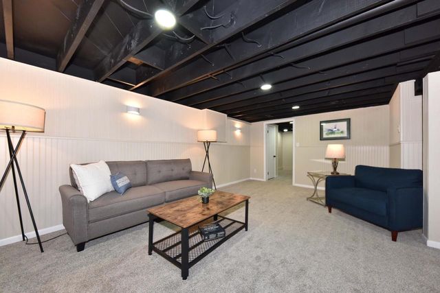 3675 S Taylor COURT, Milwaukee, WI 53207