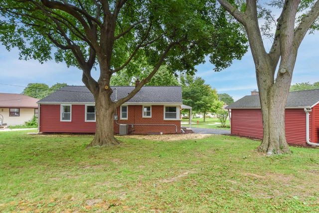 3675 S Taylor COURT, Milwaukee, WI 53207