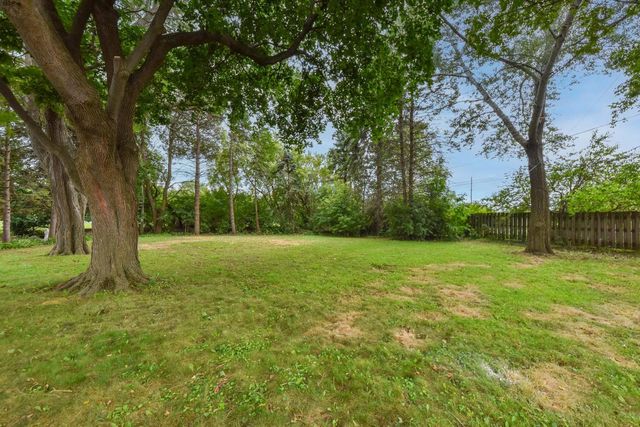 3675 S Taylor COURT, Milwaukee, WI 53207