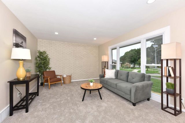 3675 S Taylor COURT, Milwaukee, WI 53207