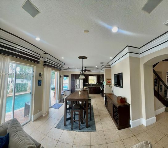 5363 SW 38th Ave, Hollywood, FL 33312
