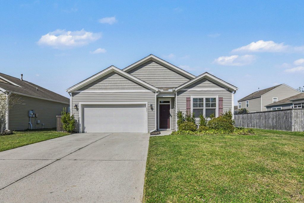 621 Wayton Circle, Moncks Corner, SC 29461