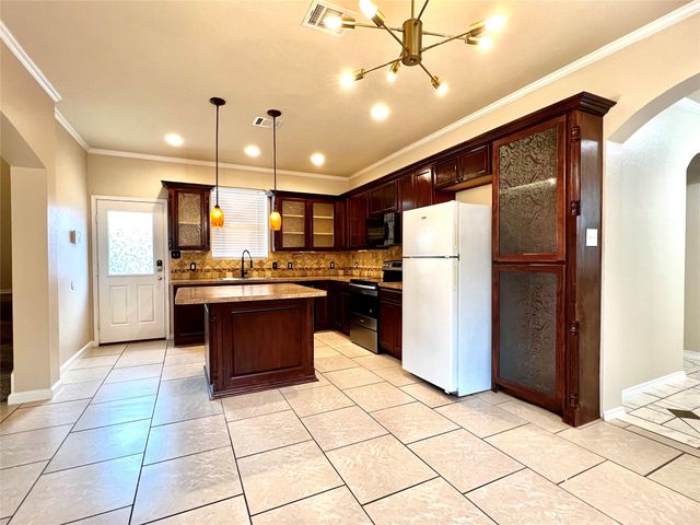 2639 Blackstone Drive, Grand Prairie, TX 75052