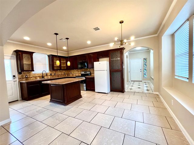 2639 Blackstone Drive, Grand Prairie, TX 75052