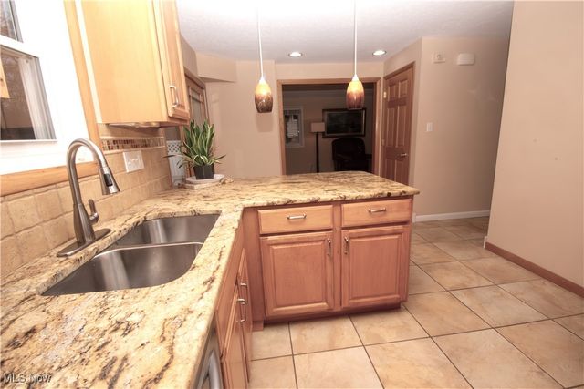 8094 Rolling Brook Road, Sagamore Hills, OH 44067