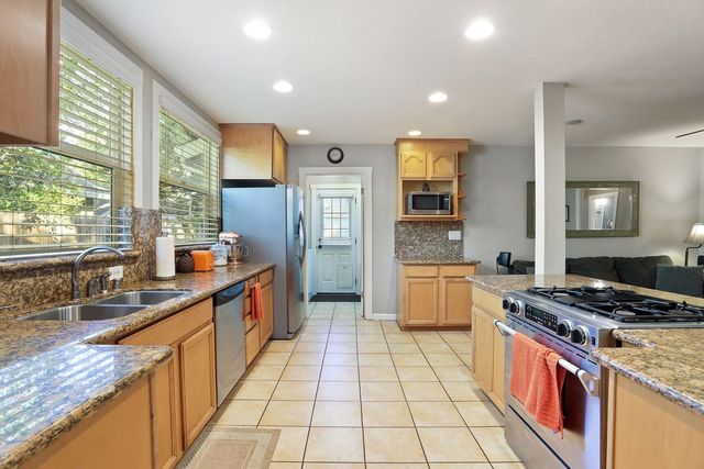 1212 W Walnut St, Stockton, CA 95203