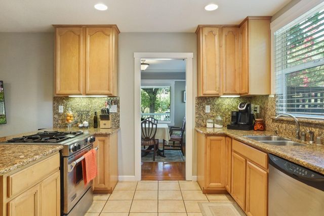 1212 W Walnut St, Stockton, CA 95203