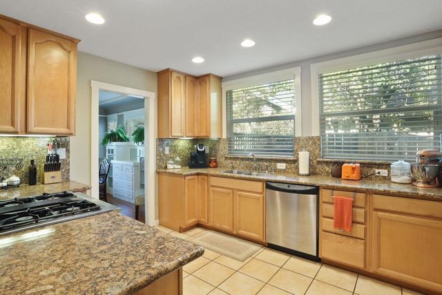 1212 W Walnut St, Stockton, CA 95203