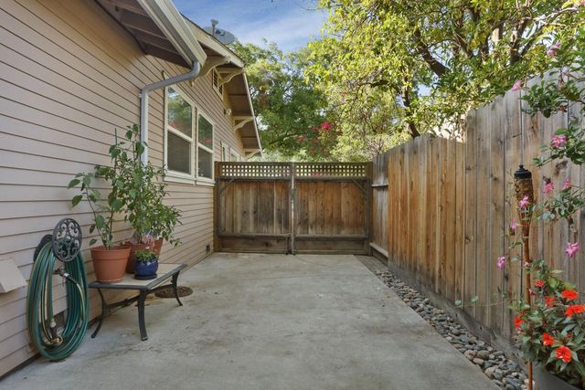 1212 W Walnut St, Stockton, CA 95203