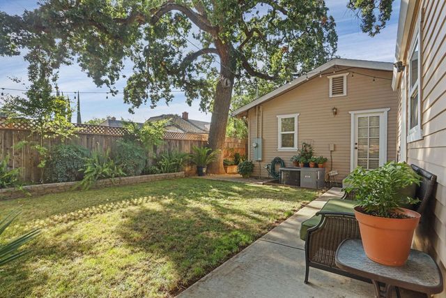 1212 W Walnut St, Stockton, CA 95203
