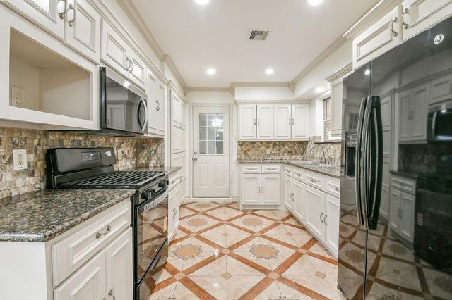 901 Redondo Drive, Houston, TX 77015