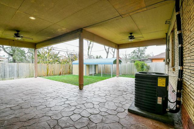 901 Redondo Drive, Houston, TX 77015