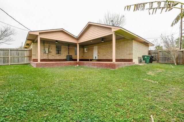 901 Redondo Drive, Houston, TX 77015