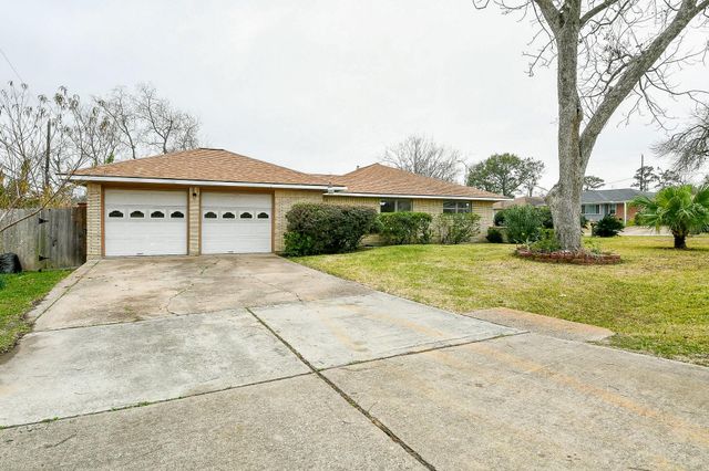 901 Redondo Drive, Houston, TX 77015