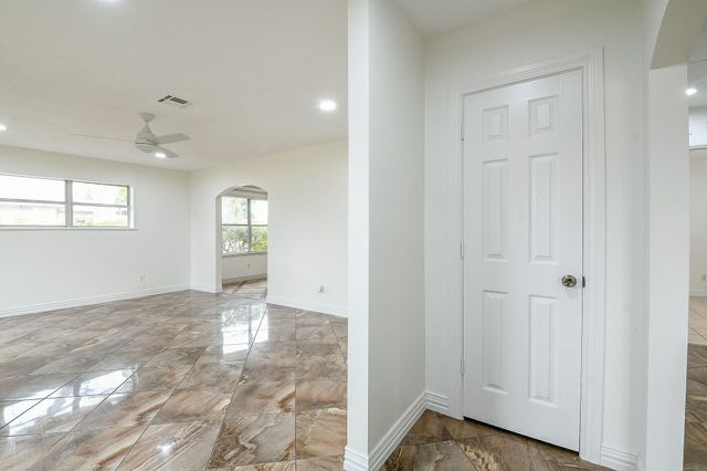 901 Redondo Drive, Houston, TX 77015