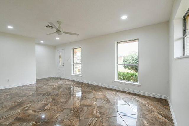 901 Redondo Drive, Houston, TX 77015